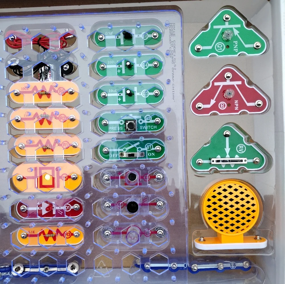Snap Circuits 203 Electronics Experiment Kit - Picture 4 of 8